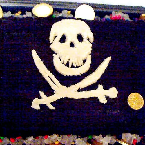 YOOOO I MADE A JOLLY ROGER