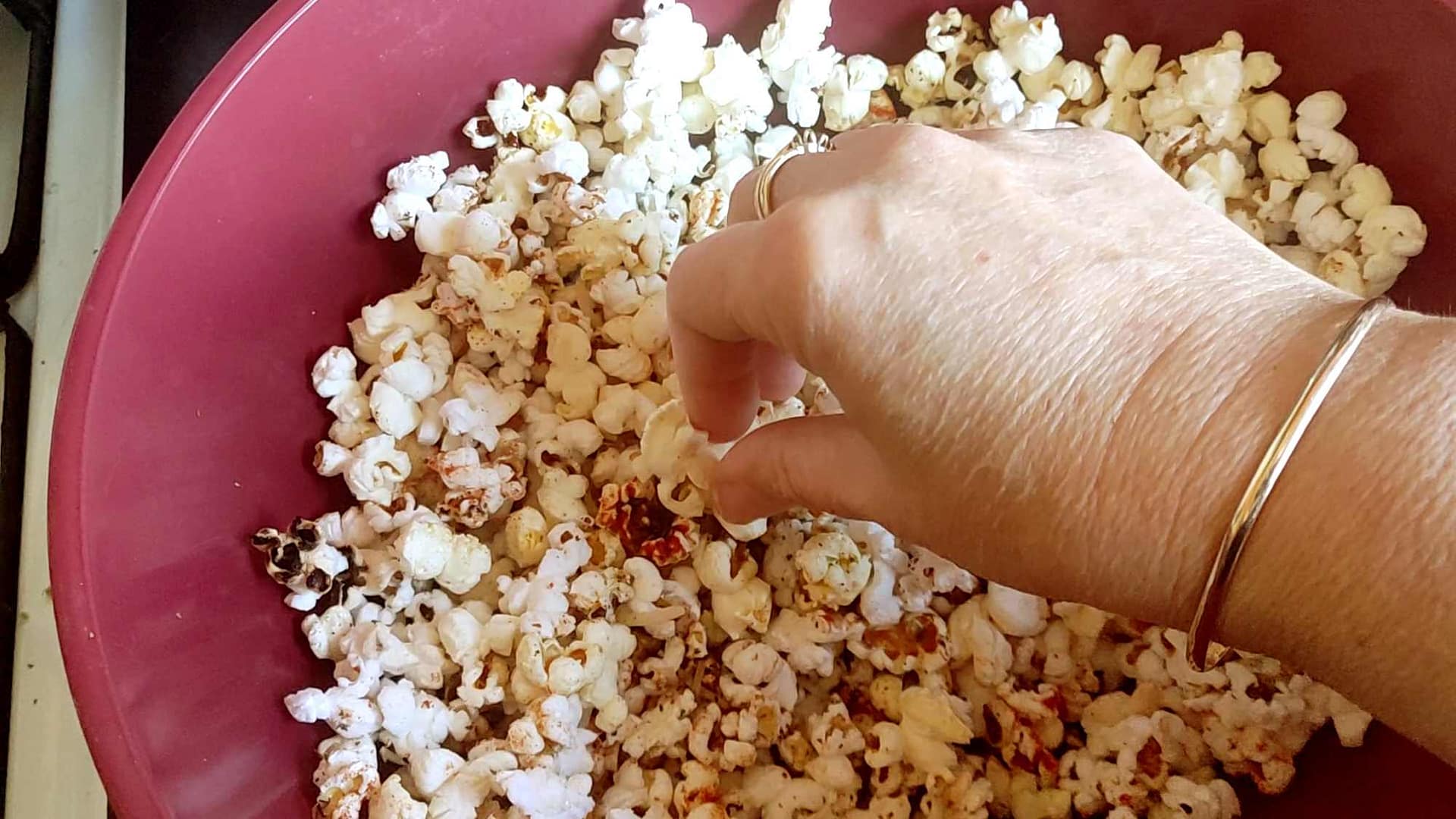 How to Make the BEST Stovetop Popcorn (Never Burned!)